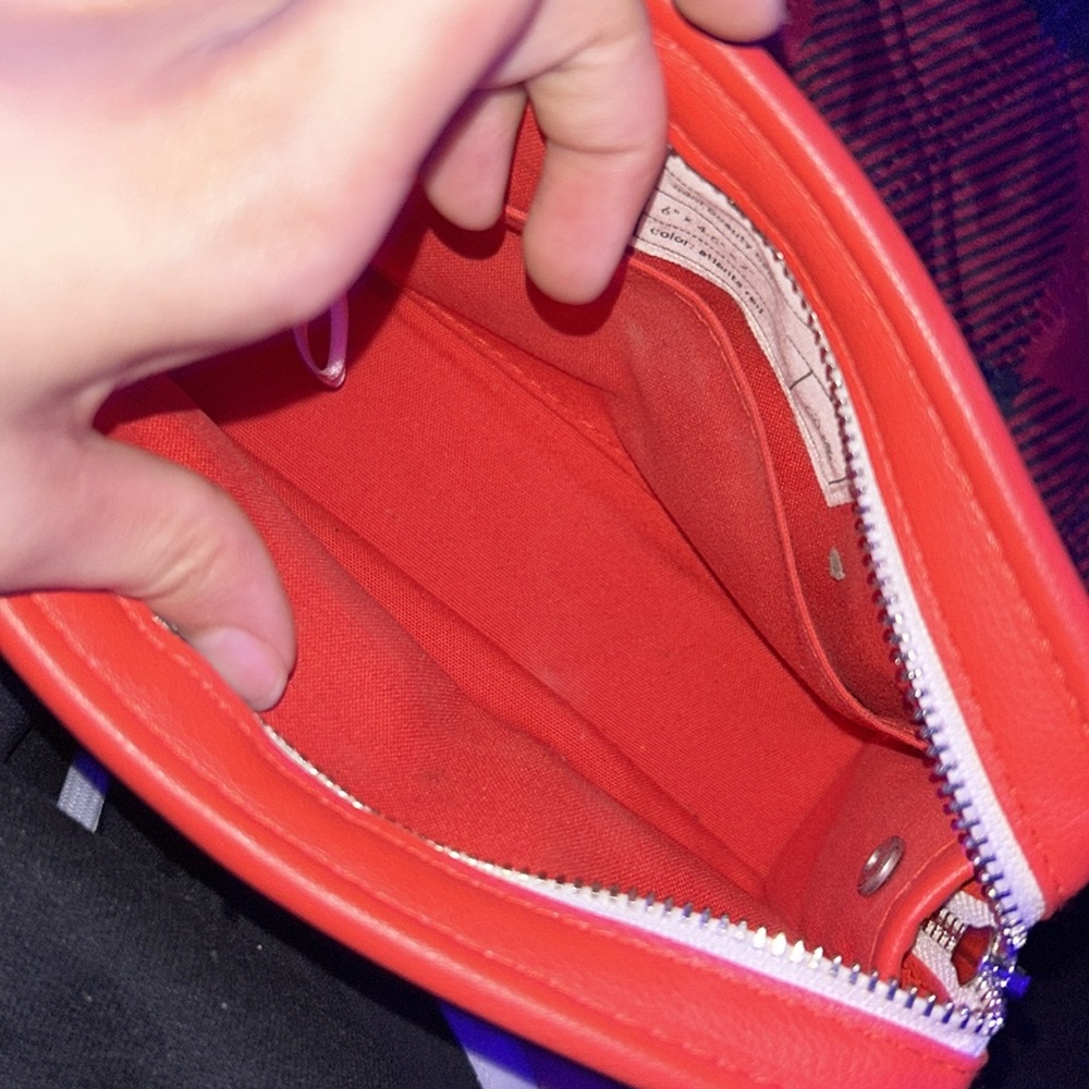 Limited Edition Glossier Red Atlanta Bag - Picture 4 of 6